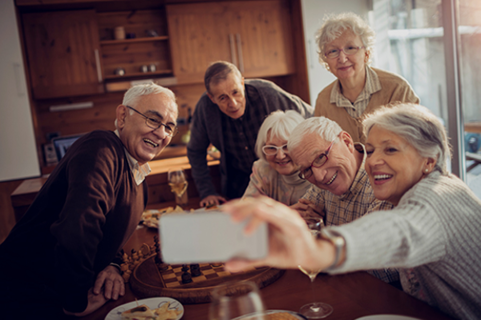 پیوندهای انسانی؛ نقش حیاتی ارتباطات اجتماعی در زندگی سالمندان