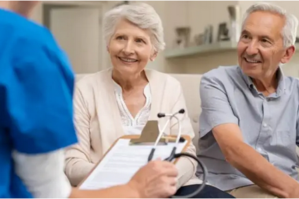 6 بیماری مرتبط بر اختلال ارتباط در سالمندان: راهنمای جامع